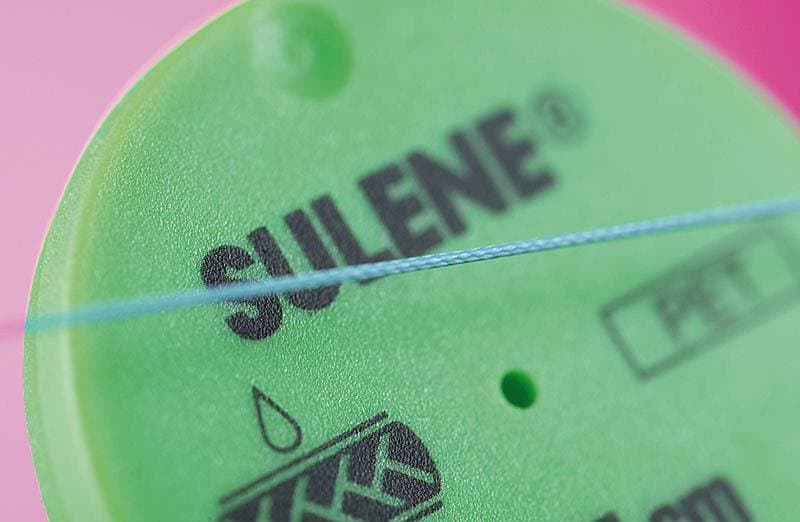 SULENE 2/0 (USP) 1x0,50 m DS-18 — polyesterové multifilamentní šicí vlákno