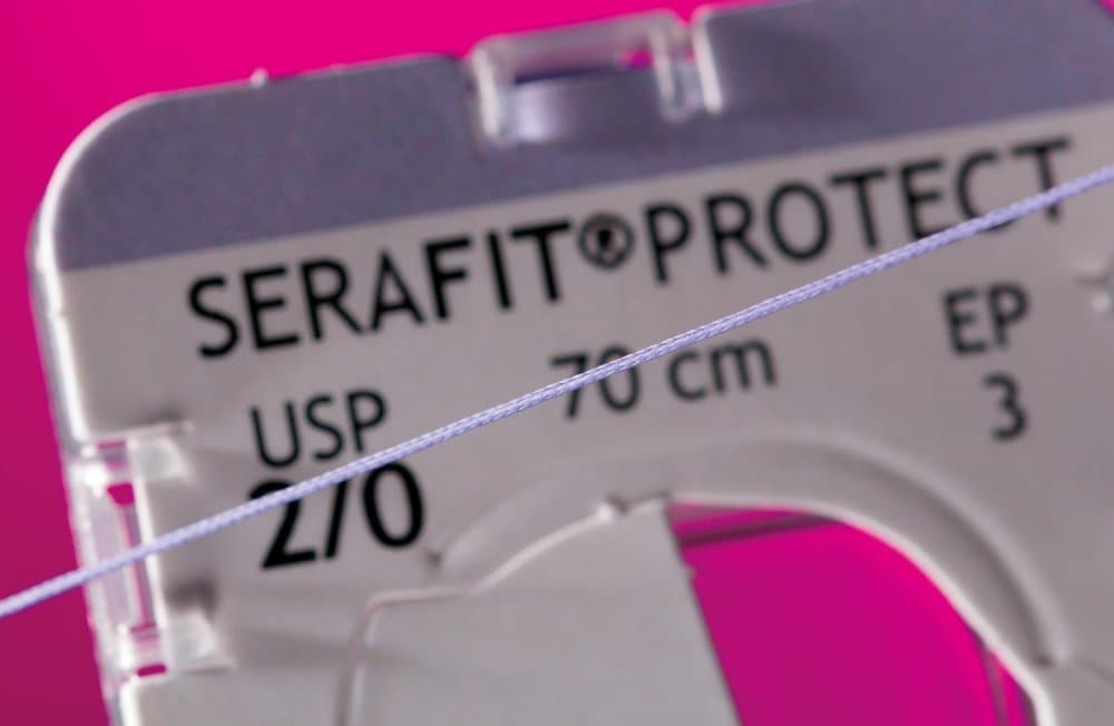 Vstřebatelné šicí vlákno SERAFIT PROTECT 4/0 (USP) 1x0,70m