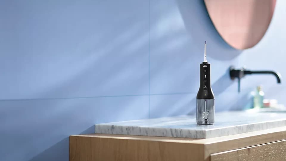 Philips Sonicare Power Flosser přenosná ústní sprcha HX3826/33 BLACK - náhled 2